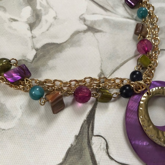 Statement necklace gold & purple pendant - Picture 3 of 3